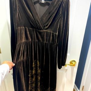 Brand new loct velvet size 8